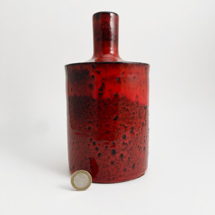 Red ceramic jar by Swiss artist André Freymond