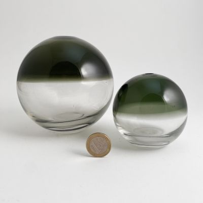 A pair of thunder ball vases by Timo Sarpaneva for Iittala_0