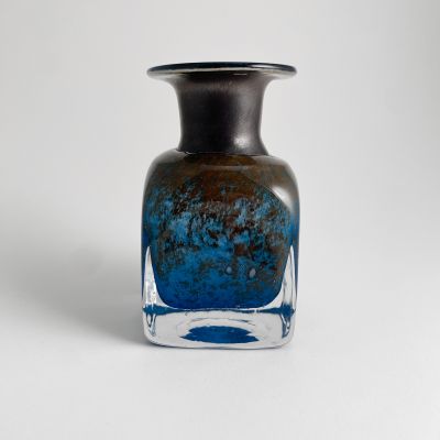 Small blue vase by Bertie Vallien for Kosta Boda_0