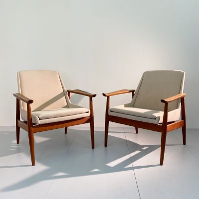 Pair of easy chairs designed by Arne Vodder_0