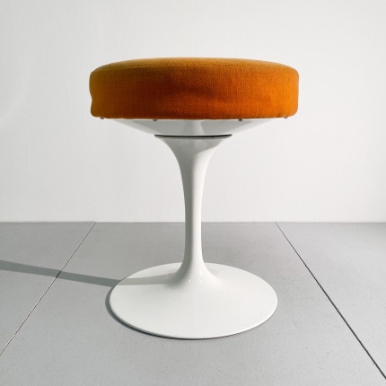 Vintage Eero Saarinen white swivel stool Knoll