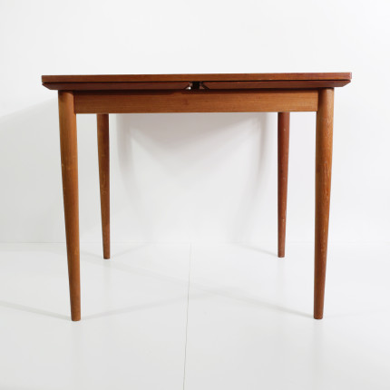 Mid-Century scandinavian exendable teak wooden table