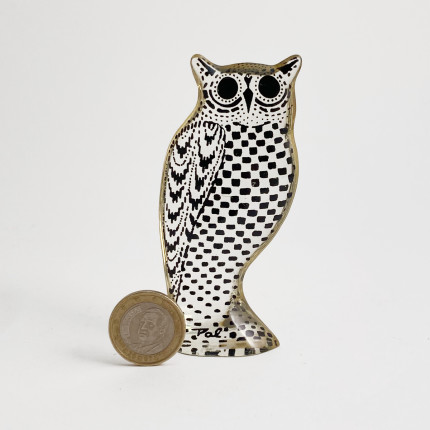 lucite bi-colored owl sculpture by Abraham Palatnik